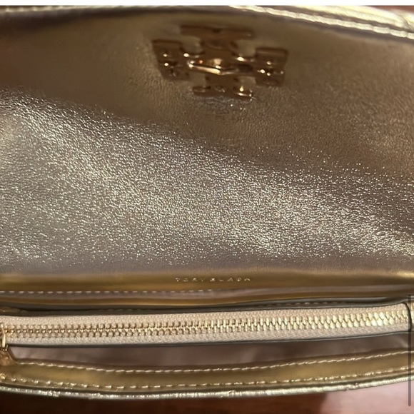 TORY BURCH Kira Chevron Chain Wallet Gold - Picture 5 of 9